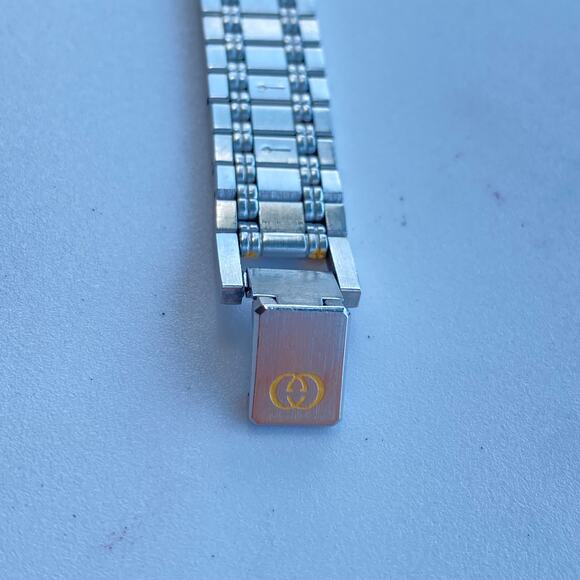 Gucci 3000L Gold & Silver Two-Tone Women’s Watch – Date – 26mm Quartz – 5.5” - Picture 7 of 10